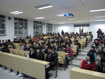 信息工程教学部举办“安全知识教育”讲座