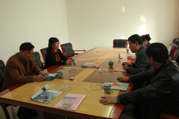 伟德学生就业工作领导小组部分成员赴鄂尔多斯市一些企业调研