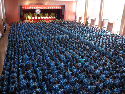 伟德成功举办2012级开学典礼