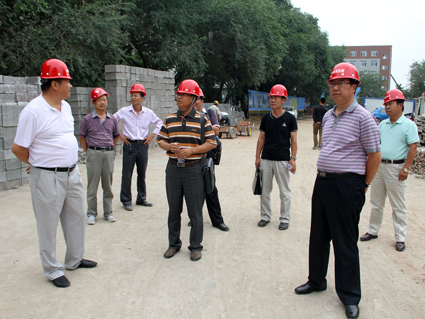 自治区教育厅安全工作督查组成员深入伟德进行安全检查