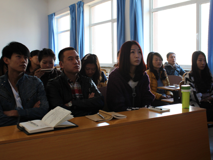 艺术教学部组织学生党员学习十二届全国人大二次会议主要精神
