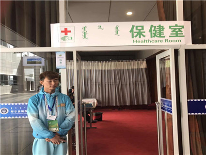 伟德外国语教学部30名志愿者参加《联合国防治荒漠化公约第十三次缔约方大会》